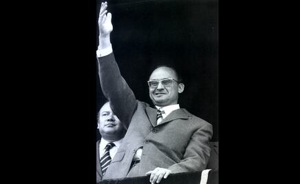 ¡Arriba y adelante!, una de las frases más celebres acuñadas por Luis Echeverría