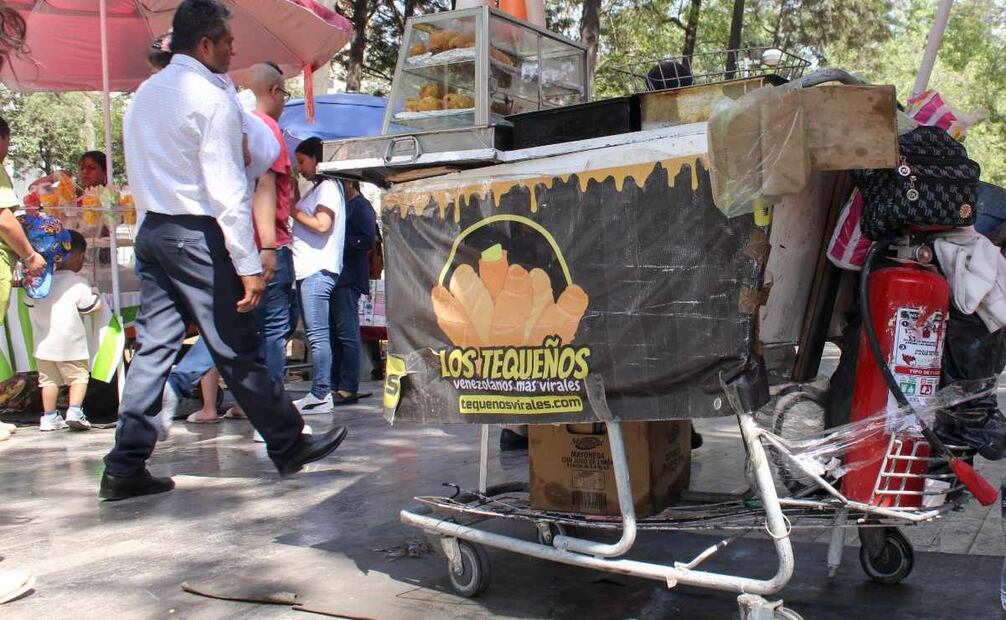 La mayoría de los ambulantes ya cuentan con estas medidas de seguridad, aunque algunos rellenaron los extintores debido a los altos precios. Foto: Foto: Darío Luna / El Universal