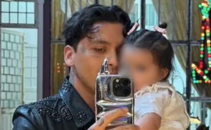 Captan a Christian Nodal con su hija Inti; ni Ángela ni Cazzu lo acompañan 