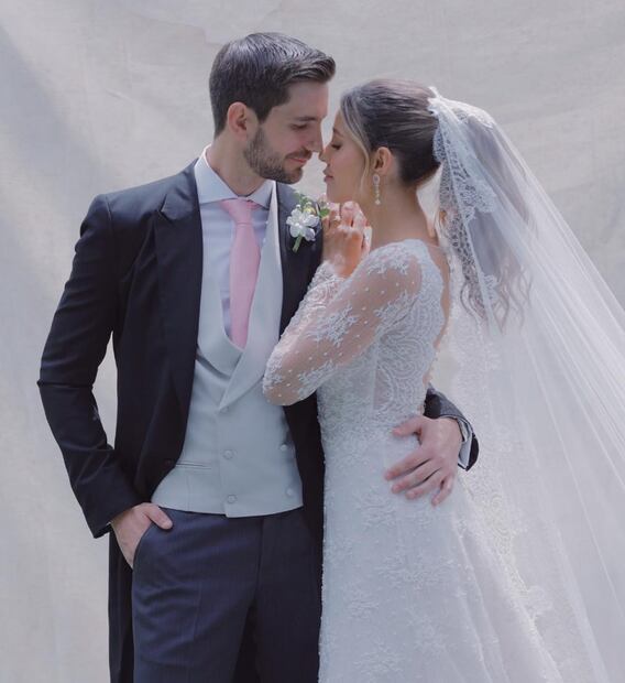 Paulina Goto y su esposo Rodrigo Saval. Foto: Instagram @paulinagoto