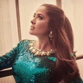 Salma Hayek sorprende con fotos en traje de baño y sin maquillaje