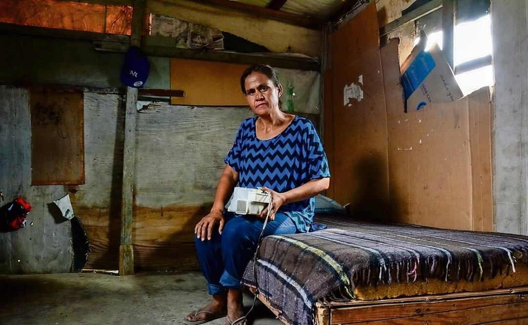 Hermosillo.– Edna Judith vive en una casa de cartón y lámina en la invasión El Guayacán, en la capital de Sonora, donde enfrenta temperaturas extremas con una vieja turbina que sirve de muy poco. En este estado el cambio climático ya es una realidad. Foto: Amalia Escobar EL UNIVERSAL