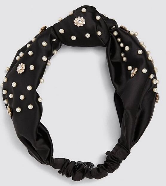 Alerta tendencia: Las diademas con perlas son el accesorio más girly del otoño