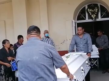 Dan último adiós a mujer y 5 estudiantes asesinados frente a primaria de Salamanca