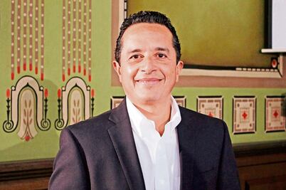 Renuncia Carlos Joaquín al tricolor