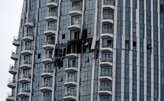 Dron se impacta contra edificio en Dubai y provoca incendio; no se reportan personas heridas