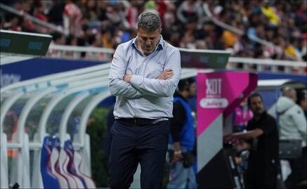 Chivas: Ya hay sanción para Oscar García por patear a un jugador de León; ¿cuántos partidos recibió?