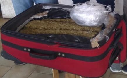 Detienen a tres sujetos con una maleta con marihuana en Morelos