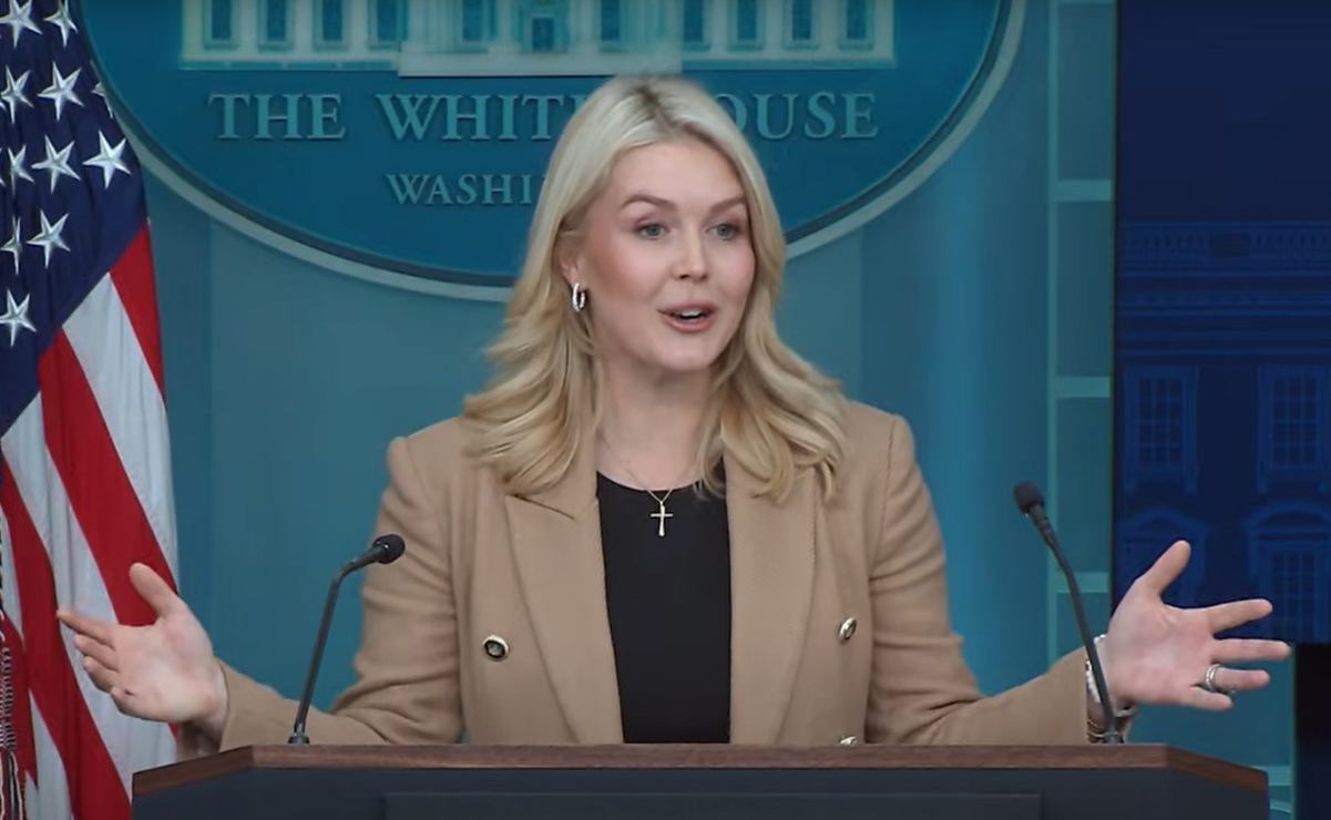 Captura de video de una rueda de prensa transmitida por la Casa Blanca de su portavoz, Karoline Leavitt, este jueves, en Washington (EU). Foto: EFE