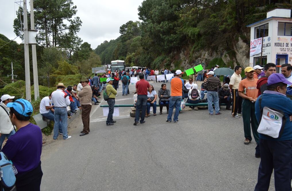 En apoyo a los docentes de la Sección 22 del estado de Oxaca, maestros de la Sección VII del SNTE realizaron bloqueos en 24 puntos de Chiapas. Foto: José Camas