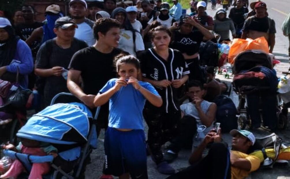 Caravana migrante de más de mil 600 personas llega a Oaxaca; mientras otras miles continúan su marcha. Foto: Especial
