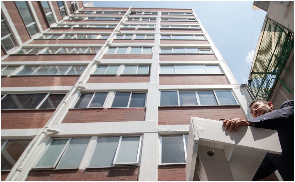 Frente a vecinas y vecinos de las colonias Juárez y Condesa, el jefe de gobierno afirma que los habitantes podrán regresar a una casa segura. Foto: Especial