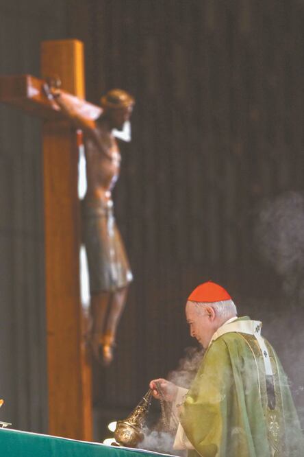 Labor compartida. El cardenal Carlos Aguiar Retes enfatizó que la Iglesia comparte el trabajo que realizan organizaciones para atender la vulnerabilidad. ARCHIVO EL UNIVERSAL