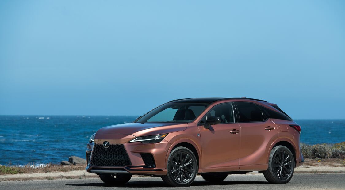 Este SUV de Lexus está disponible con 3 motorizaciones en nuestro país.