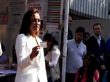 "Este es el día de los ciudadanos", dice Vázquez Mota tras votar en Huixquilucan