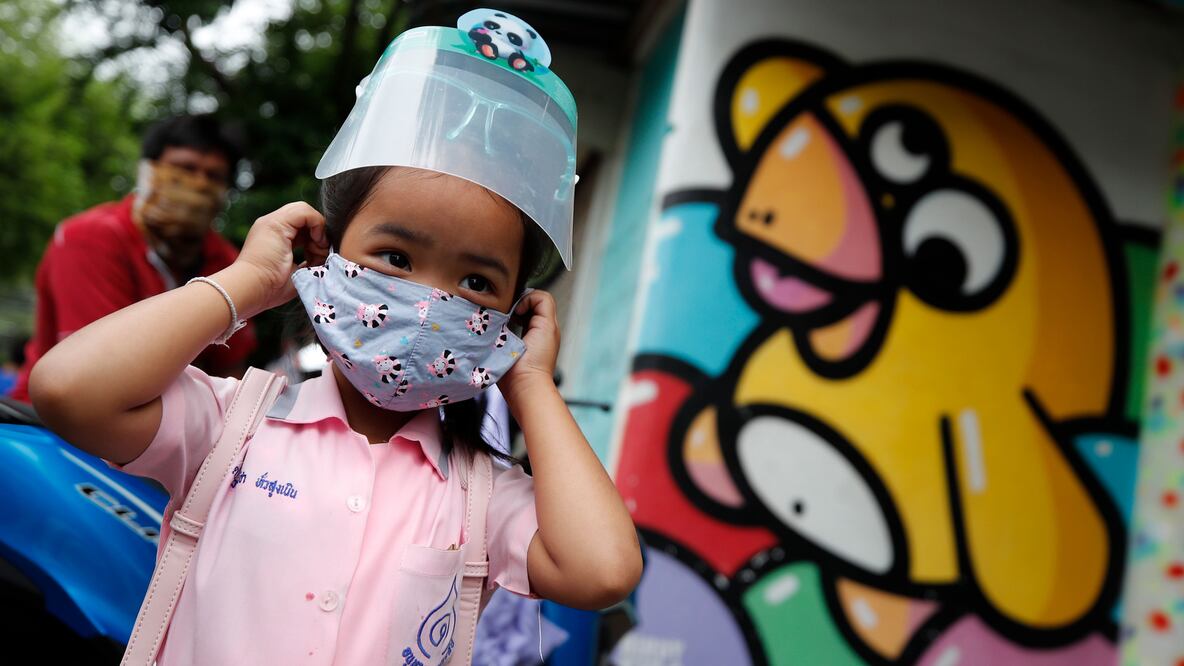 Los países están en diferentes fases de la pandemia y, por ende, del debate acerca de cómo y cuándo reabrir las escuelas (Foto: EPA)