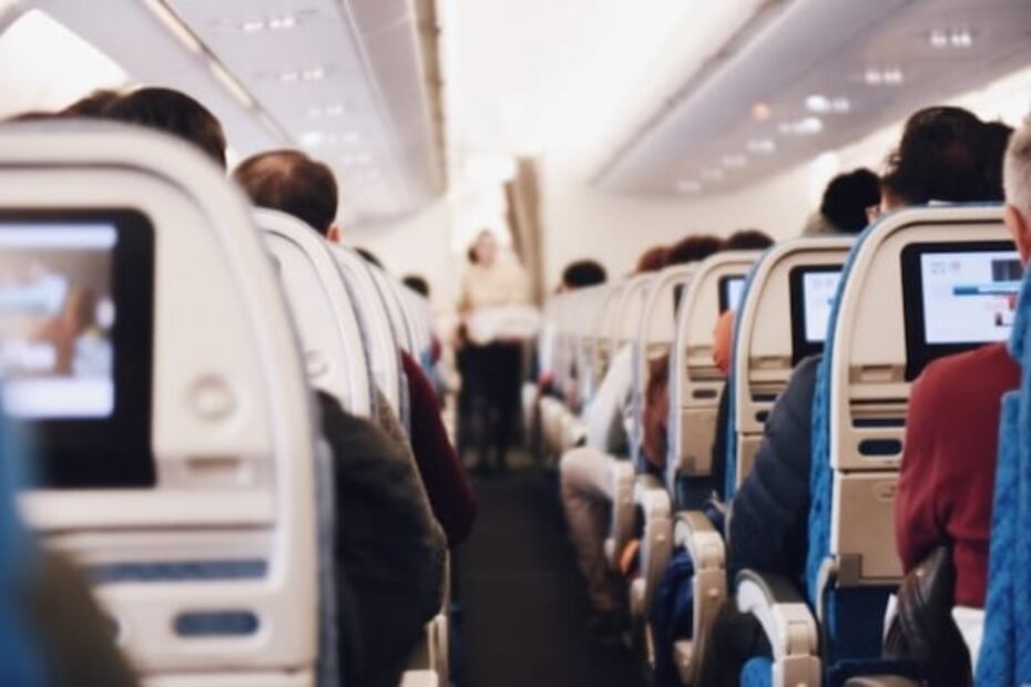 El avión emitió el código ‘PAN PAN’, que a diferencia de ‘Mayday’, en la industria aerocomercial es una señal emergencia donde se requiere asistencia, pero no hay peligro inmediato para la vida de las personas abordo.