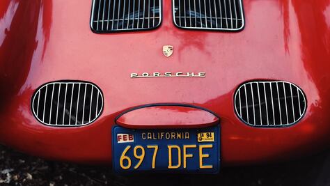 Así se ve un Porsche 550 Spyder tras permanecer 35 años en un contenedor
