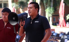 Compañero de los 43 en Ayotzinapa estudia las consecuencias que esa desaparición ha dejado en las familias; se suma a protestas tras 12 años