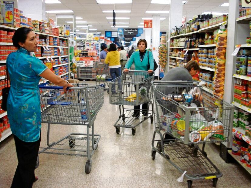 Abarrotes, alimentos, bebidas, hielo y tabaco con un alza mensual de 0.7%. Foto: archivo