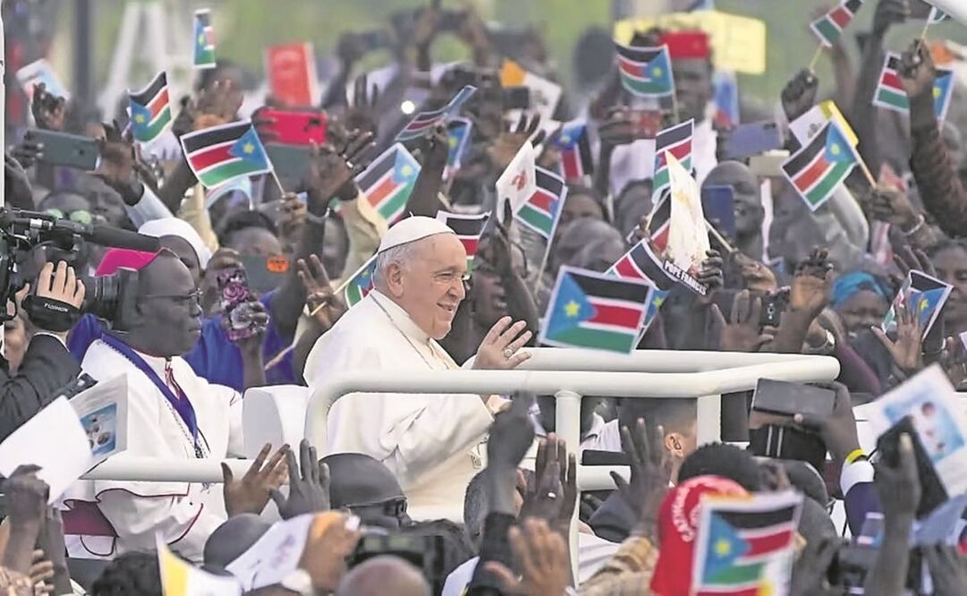 El papa Francisco al llegar a celebrar una misa en el Mausoleo de John Garang en Juba, capital de Sudán del Sur, el 5 de febrero pasado. Foto: AP