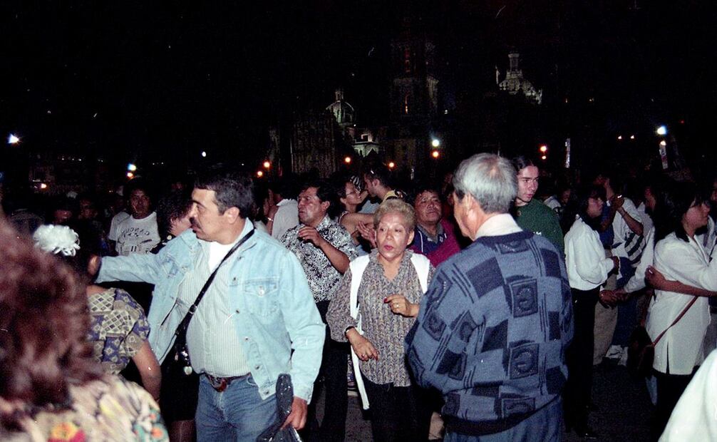 Aquella noche de abril de 1998 el Zócalo se convirtió en la pista de baile más grande de México junto con la musica de la "Reina de la Salsa". Foto: Marcial González/ Archivo El Universal.