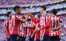 Con doblete de La Hormiga González, Chivas golea a Santos Laguna