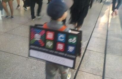 Semovi encuentra al pequeño que se disfrazó de tarjeta de la Red de Movilidad Integrada y esto le regalaron