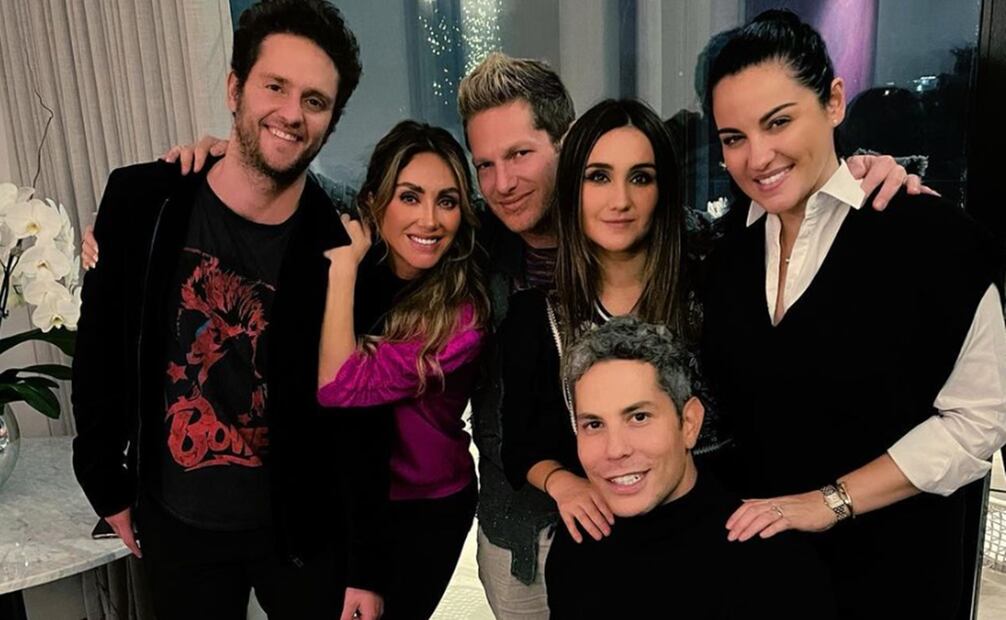 Guillermo Rosas y los integrantes de RBD. Foto: Instagram oficial del mánager.