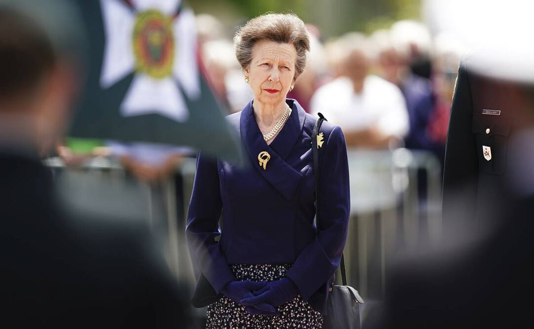 La princesa británica Ana asiste a una ceremonia por el 80 aniversario del Día D. Foto: AP