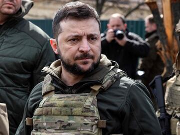 Volodimir Zelensky pide en Bucha a medios internacionales "documentar crímenes guerra"