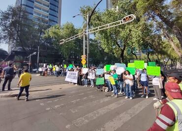 Protesta por liquidaciones laborales; trabajadores del IFT bloquean Reforma e Insurgentes