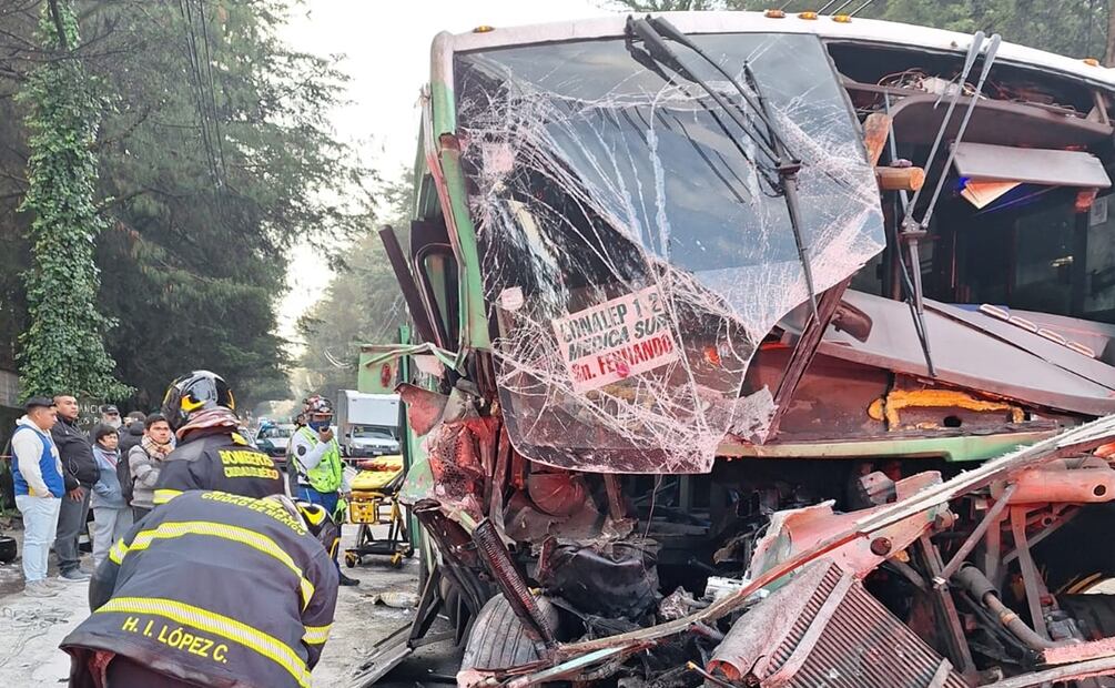 Volcadura de camión de transporte público en la carretera Picacho Ajusco deja múltiples lesionados. Foto: Bomberos de la CDMX