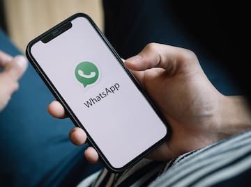 Por qué no debes enviar fotos como "documentos" en WhatsApp