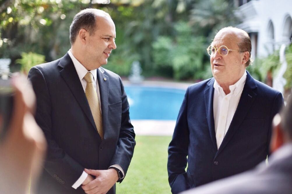 El gobernador de Morelos, Graco Ramírez, y el presidente nacional de Coparmex, Gustavo de Hoyos Walther, durante su reunión de trabajo. (ESPECIAL)
