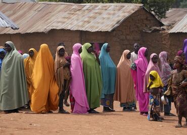 Liberan a algunos de los casi 300 niños secuestrados en Nigeria después de 2 semanas