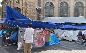 Maestros bloquean accesos al Congreso de la CDMX; sesiones ocurren en sede alterna