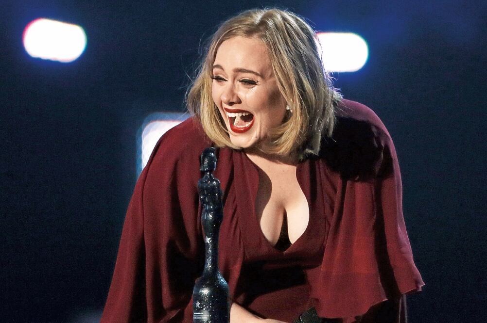 En sus discurso, Adele mostró su apoyo a la cantante Kesha (STEFAN WERMUTH. REUTERS)