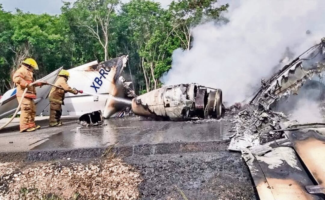 A video posted by Quintana Roo authorities showed smoke billowing from the jet as it sat on a rural two-lane highway - Photo: Feature photography