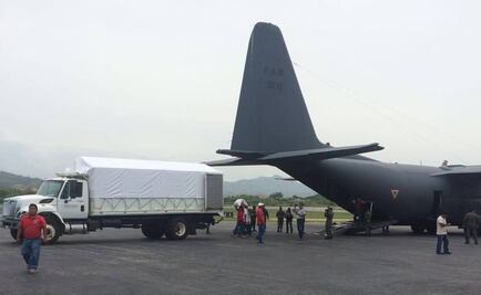 Llega a Puerto Escondido avión de la Sedena con alimentos