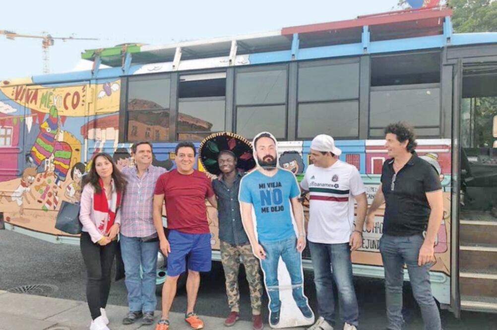 Al grupo de amigos le gustaría llevar su camión al próximo partido de México, en Estados Unidos, pero no descartan vender la unidad, si hay oportunidad (TOMADA DE FACEBOOK)