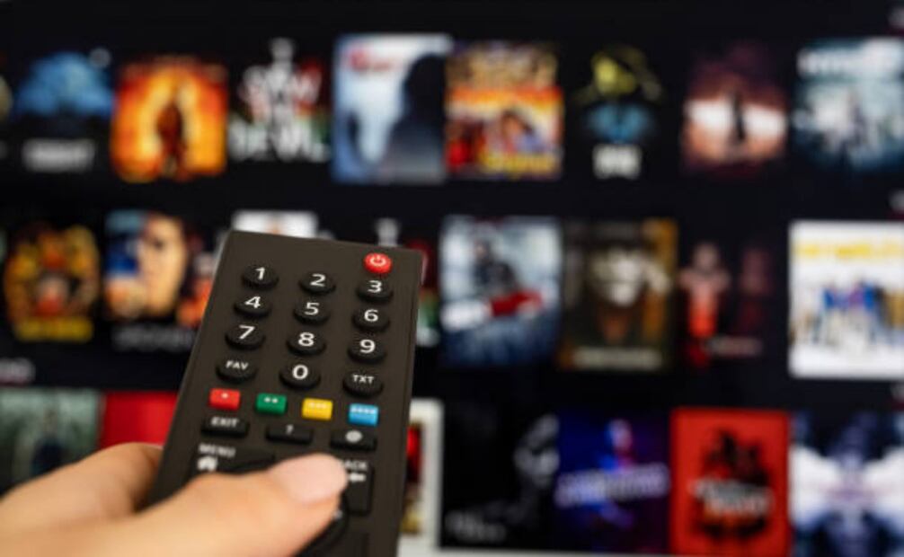 Las plataformas de streaming apuestan por los universos expandidos, en que situar una trama como "nuevo antecedente" rellena lagunas y explora posibilidades, resignifica historias de producciones anteriores. Foto: iStock.
