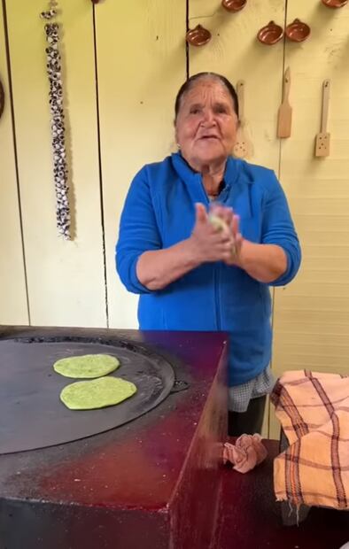 Doña Ángela nos enseña a hacer tortillas de nopal