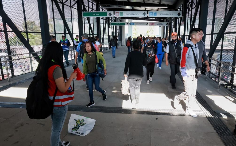 Estrenan usuarios Cetram Indios Verdes, en medio del caos y confusión. Foto: Fernanda Rojas