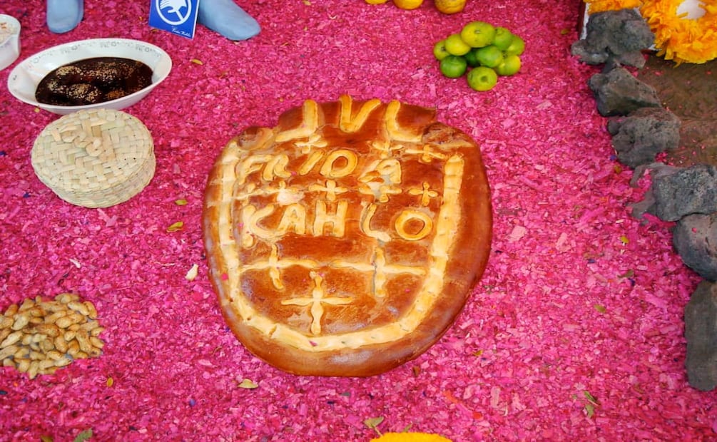 En otros estados se pone el nombre del difunto en el pan. Foto: Flickr.