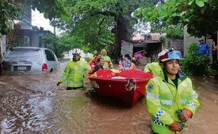 Evacuan a 2 mil personas tras desbordamiento de río