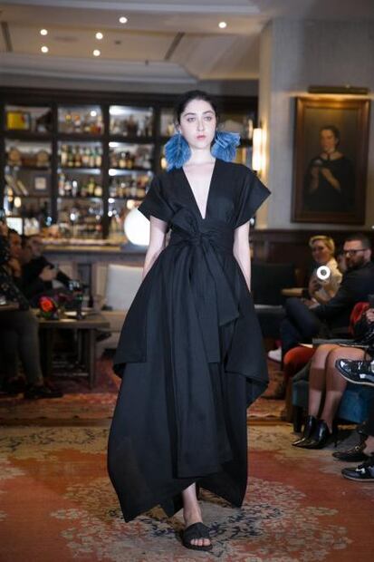 MBFWMx: Julia y Renata exponen un ensayo a los pliegues y la naturaleza