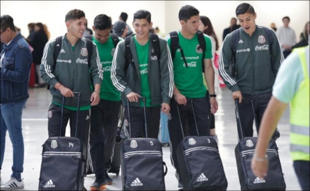 Ronaldo Cisneros desea que Cardozo siga en Chivas