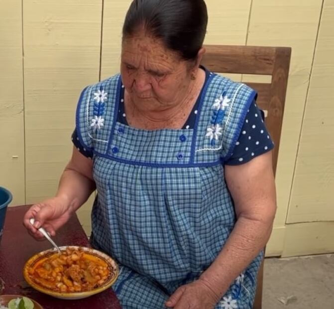 Pozole de pancita, el guiso de Doña Ángela para terminar el mes