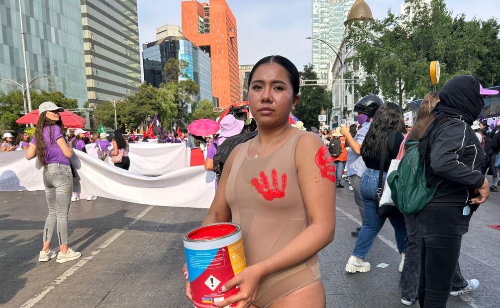 María José se manifiesta contra la violencia hacia las mujeres en la marcha del 25N en CDMX (25/11/2025). Foto: EL UNIVERSAL